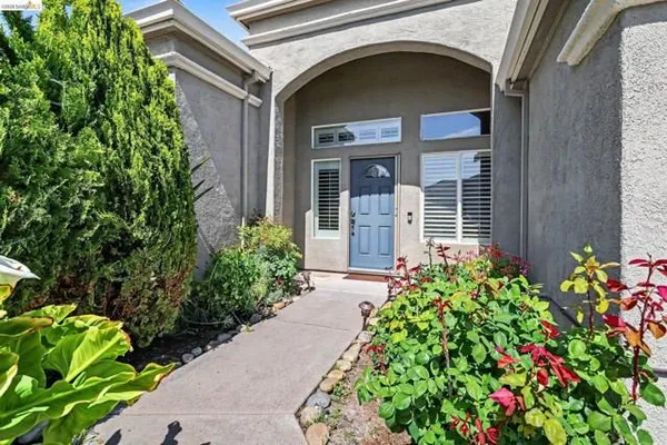 Property Slideshow image 3 of 25 | 136 scarlet way, Brentwood (Cc), CA, 94513
