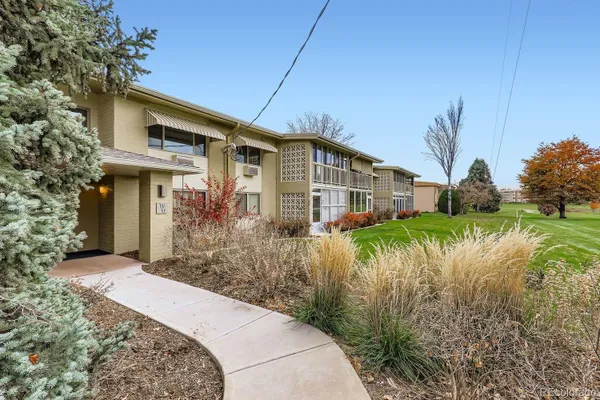 Property Slideshow image 2 of 24 | 625 s clinton st 7b, Denver, CO, 80247