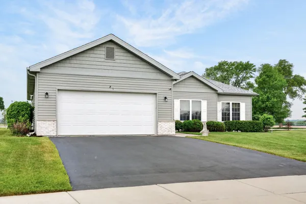 Property Slideshow image 2 of 47 | 1001 madison ave, Mchenry, IL, 60050