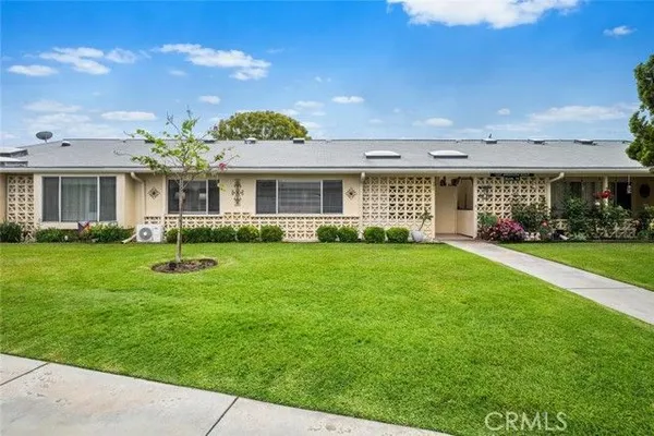 Property Slideshow image 2 of 23 | 1341 weeburn 75k, Seal Beach, CA, 90740