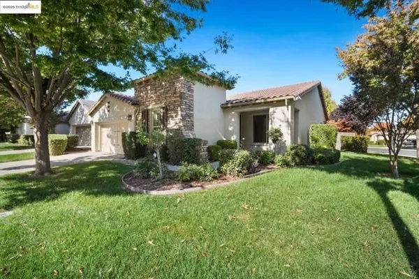 Property Slideshow image 2 of 32 | 131 montilla cir, Sacramento, CA, 95835