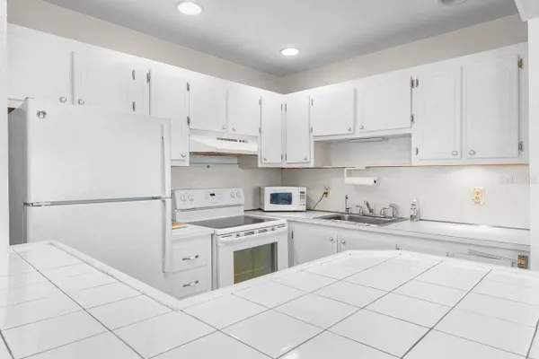 Property Slideshow image 2 of 25 | 1801 bedford ln 30, Sun City Center, FL, 33573