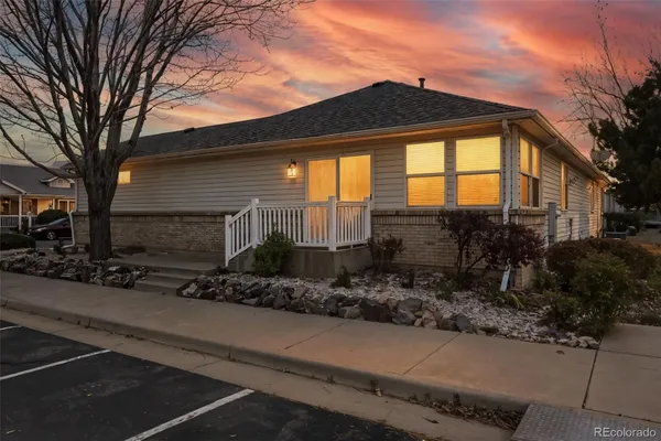 Property Slideshow image 2 of 30 | 2218 s iola st, Aurora, CO, 80014