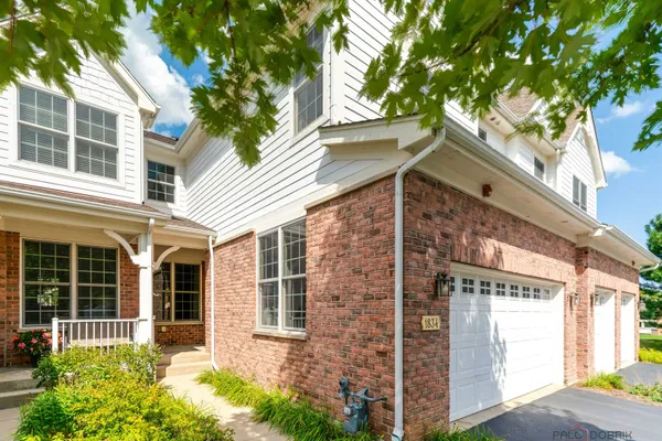 Property Slideshow image 2 of 36 | 1834 torrey pkwy, Libertyville, IL, 60048
