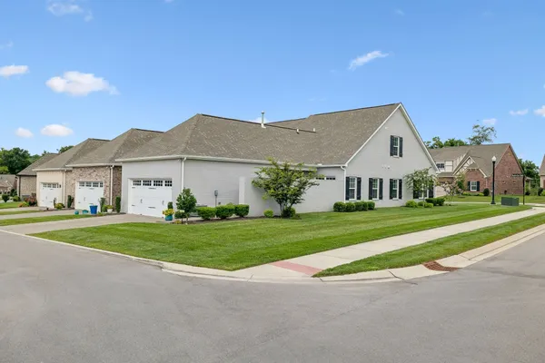 Property Slideshow image 3 of 45 | 903 meadowcrest way, Lebanon, TN, 37090