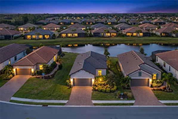 Property Slideshow image 2 of 92 | 3021 veneto ct, Lakewood Ranch, FL, 34211