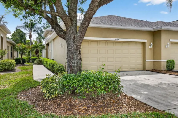 Property Slideshow image 3 of 67 | 2334 oakley green dr, Sun City Center, FL, 33573