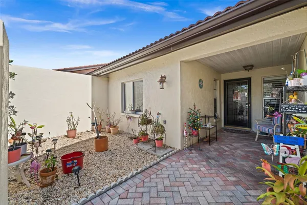 Property Slideshow image 2 of 35 | 3709 miguel way 8602, Sarasota, FL, 34232