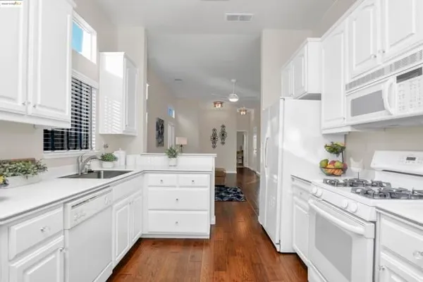 Property Slideshow image 3 of 36 | 1990 kent dr, Brentwood, CA, 94513