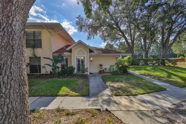 Property Slideshow image 3 of 36 | 313 knottwood ct, Sun City Center, FL, 33573