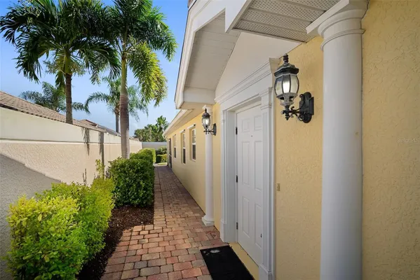 Property Slideshow image 2 of 30 | 11624 garessio ln, Sarasota, FL, 34238