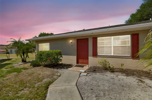 Property Slideshow image 2 of 39 | 1904 canterbury ln 5, Sun City Center, FL, 33573