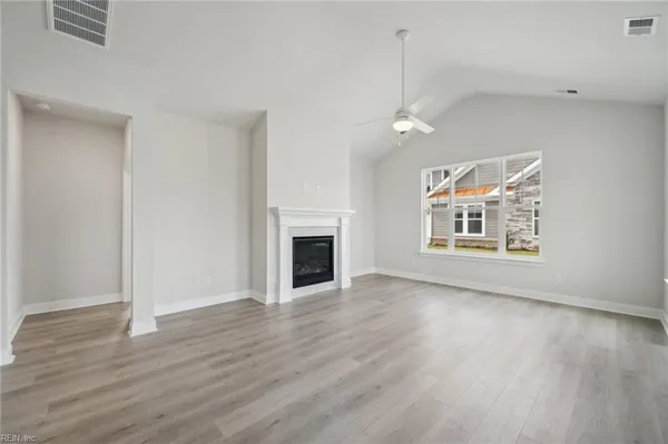 Property Slideshow image 3 of 24 | 2211 edwin dr, Chesapeake, VA, 23322