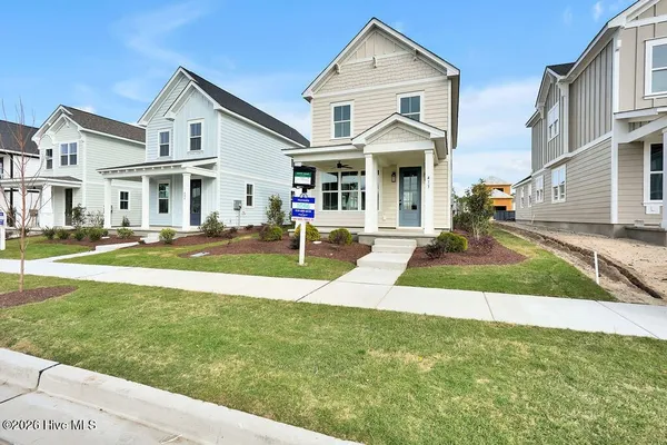 Property Slideshow image 2 of 42 | 413 starship run, Wilmington, NC, 28412