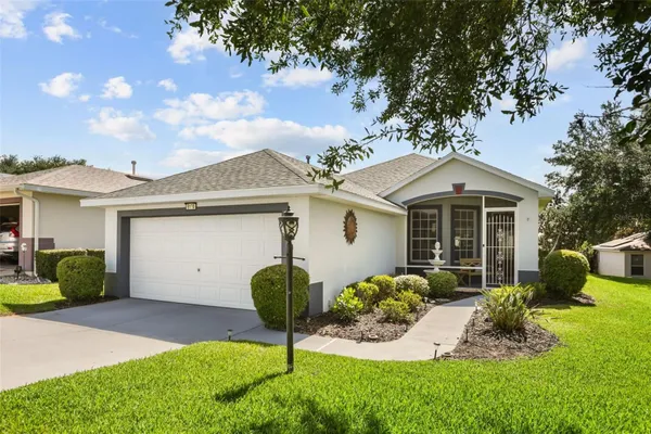 Property Slideshow image 2 of 49 | 5190 china sea dr, Tavares, FL, 32778
