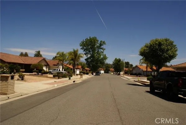 Property Slideshow image 3 of 18 | 2250 redwood dr, Hemet, CA, 92545