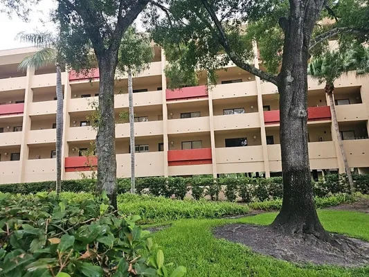 Property Slideshow image 3 of 33 | 3076 eastland blvd 210, Clearwater, FL, 33761