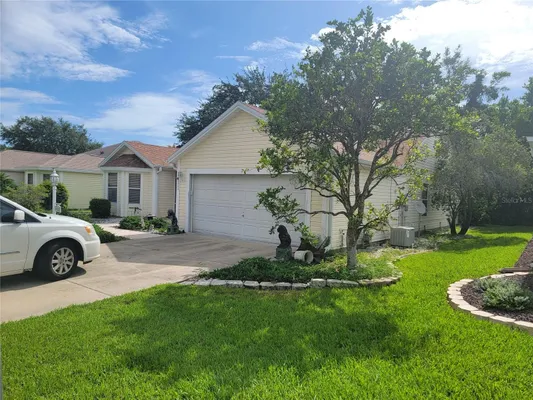 Property Slideshow image 3 of 67 | 1033 oak forest dr, The Villages, FL, 32162