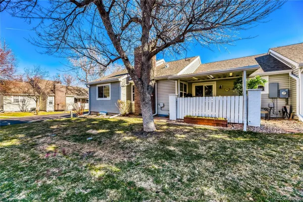 Property Slideshow image 3 of 30 | 2824 s heather gardens way b, Aurora, CO, 80014