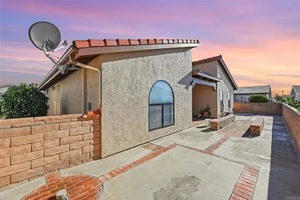 Property Slideshow image 3 of 26 | 634 via, Vista, CA, 92081