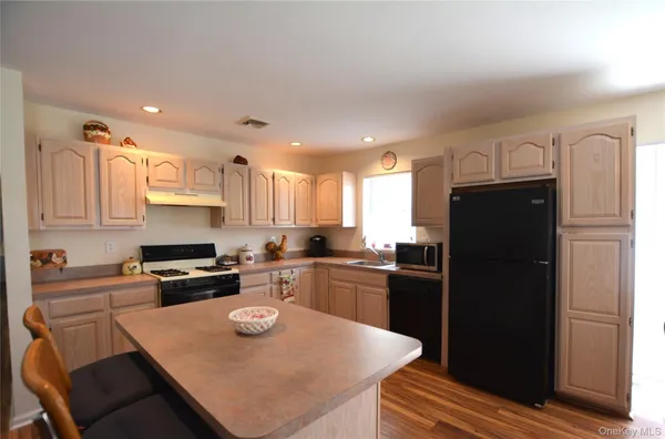 Property Slideshow image 3 of 26 | 5190 village cir, Brookhaven, NY, 11949