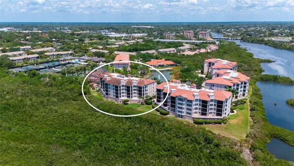 Property Slideshow image 2 of 62 | 5420 eagles point cir 206, Sarasota, FL, 34231