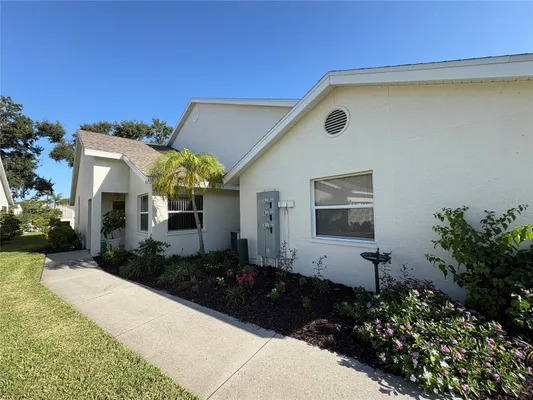 Property Slideshow image 2 of 29 | 6228 country club way, Sarasota, FL, 34243
