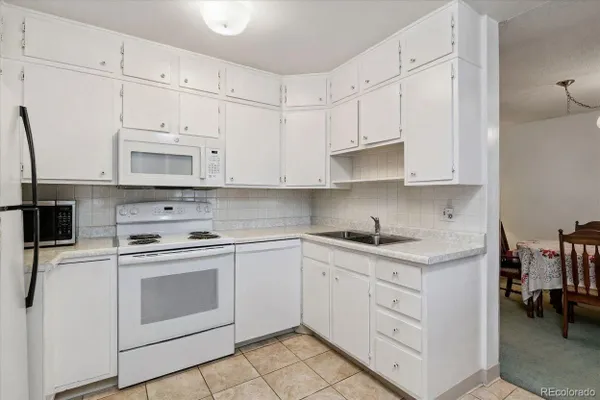 Property Slideshow image 2 of 31 | 680 s alton way 9b, Denver, CO, 80247