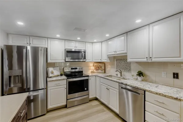 Property Slideshow image 3 of 29 | 14102 e linvale pl 305, Aurora, CO, 80014