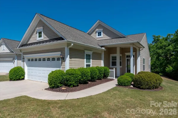 Property Slideshow image 2 of 25 | 6056 great basin ln, Fort Mill, SC, 29707