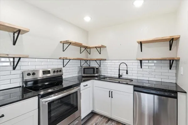 Property Slideshow image 3 of 25 | 205 andover pl 119, Sun City Center, FL, 33573