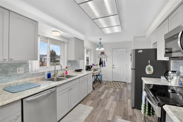 Property Slideshow image 3 of 48 | 809 oakmont ave, Sun City Center, FL, 33573