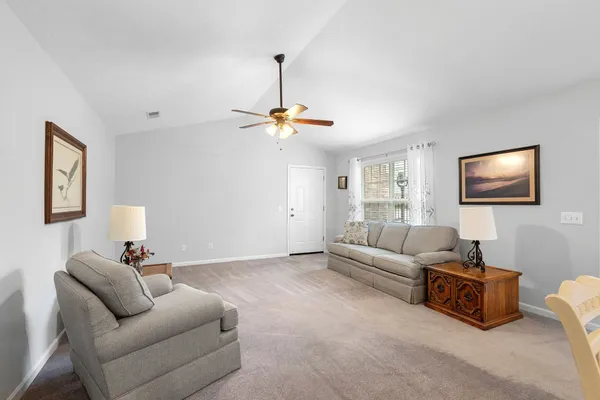 Property Slideshow image 3 of 29 | 816 lock 4 rd 301, Gallatin, TN, 37066