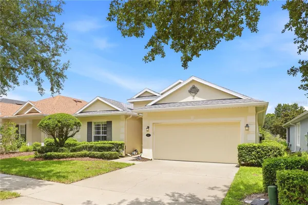 Property Slideshow image 3 of 47 | 401 heron point way, Deland, FL, 32724