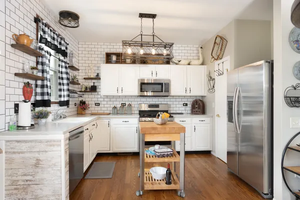 Property Slideshow image 3 of 19 | 13173 stonebridge ln, Huntley, IL, 60142