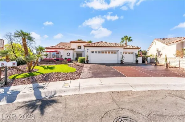 Property Slideshow image 3 of 64 | 10001 cresent creek dr, Las Vegas, NV, 89134