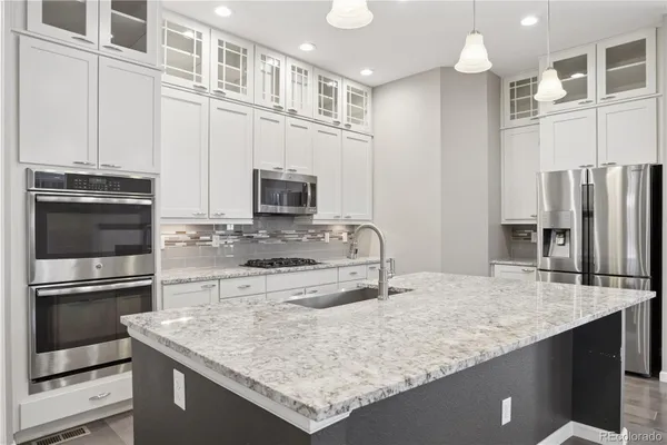 Property Slideshow image 3 of 48 | 2350 lassen ln, Castle Rock, CO, 80109