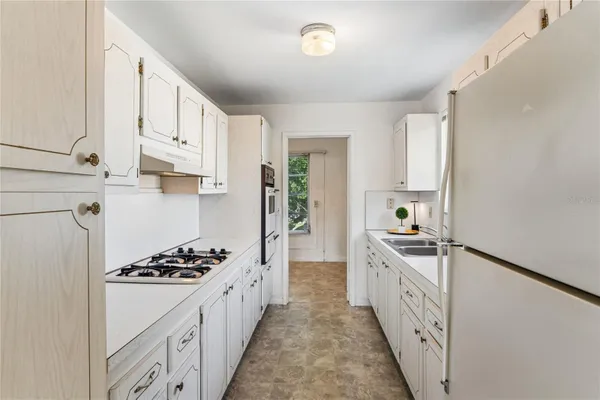 Property Slideshow image 3 of 45 | 5530 n 80th st c308, St Petersburg, FL, 33709