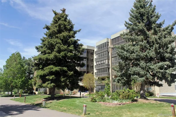 Property Slideshow image 3 of 27 | 14091 e marina dr 103, Aurora, CO, 80014