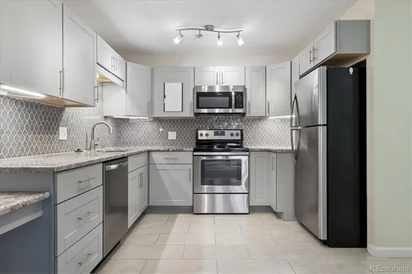 Property Slideshow image 2 of 33 | 725 s alton way unit 7a, Denver, CO, 80247