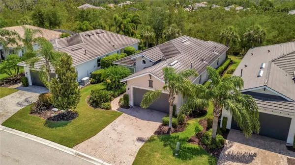 Property Slideshow image 2 of 51 | 5009 lake overlook ave, Bradenton, FL, 34208