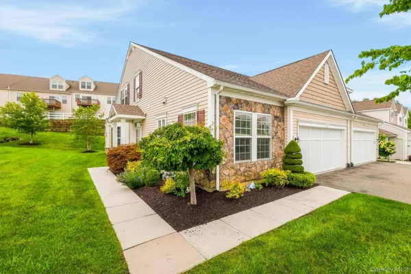 Property Slideshow image 3 of 49 | 8 atkins ct, Carmel, NY, 10512