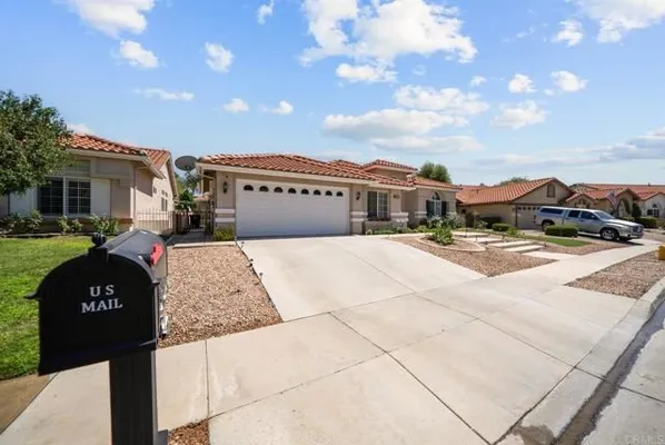 Property Slideshow image 2 of 34 | 1999 pecan tree st, Hemet, CA, 92545