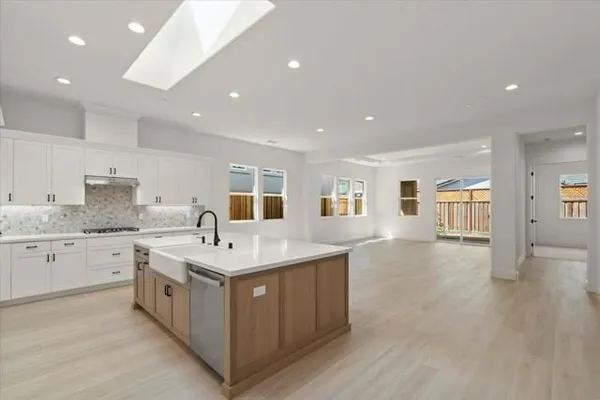 Property Slideshow image 2 of 13 | 2112 red oak dr, Hollister, CA, 95023