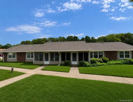 Property Slideshow image 2 of 20 | 66 enfield ct b, Brookhaven, NY, 11961