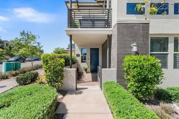 Property Slideshow image 2 of 44 | 16750 coyote bush dr 19, San Diego, CA, 92127