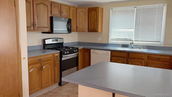 Property Slideshow image 3 of 18 | 5131 village cir, Brookhaven, NY, 11949