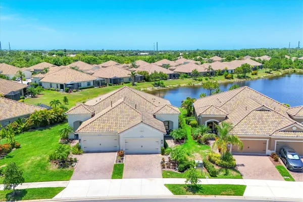 Property Slideshow image 3 of 55 | 21649 avon park ct, Venice, FL, 34293