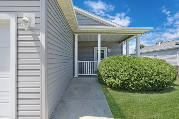 Property Slideshow image 2 of 33 | 1810 blue ribbon ln, Grayslake, IL, 60030