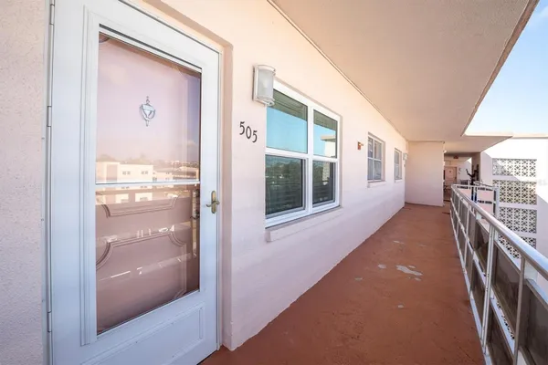 Property Slideshow image 3 of 37 | 5623 80th st n unit 505, Saint Petersburg, FL, 33709